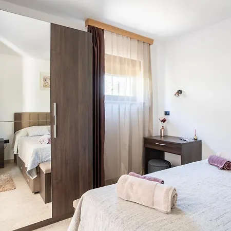 Rosa Apartman *