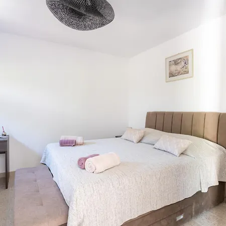 Rosa Apartman *